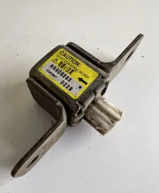 Mitsubishi Pajero Airbag deployment crash/impact sensor MR409363