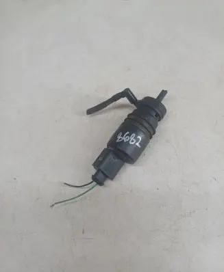 Volkswagen PASSAT B5.5 Windscreen/windshield washer pump