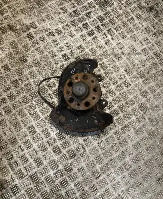 Mercedes-Benz CLK A209 C209 Front wheel hub 2093320001 A2093320001