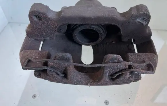 Volkswagen Touran II Front brake caliper