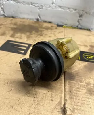 Power steering fluid tank/reservoir