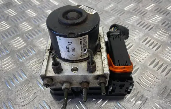 Suzuki Grand Vitara II ABS Pump 64J2A2