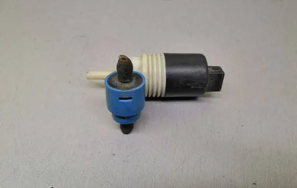 Volkswagen Golf III Windscreen/windshield washer pump 1H6955651