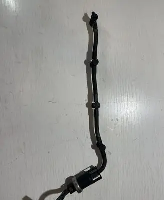 Volkswagen PASSAT B6 Fuel return line/hose 