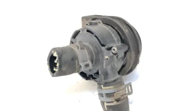 Skoda Fabia Mk3 (NJ) Oil filter mounting bracket 5G0965567A