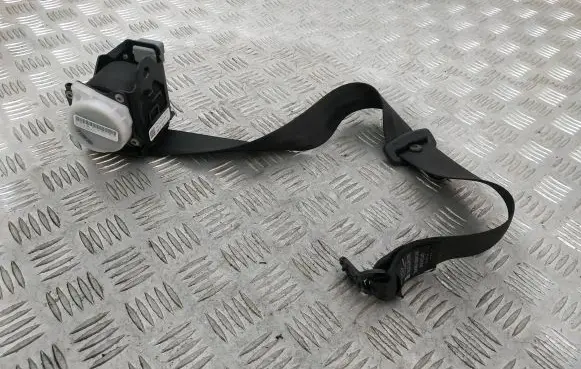 Middle seatbelt (rear)