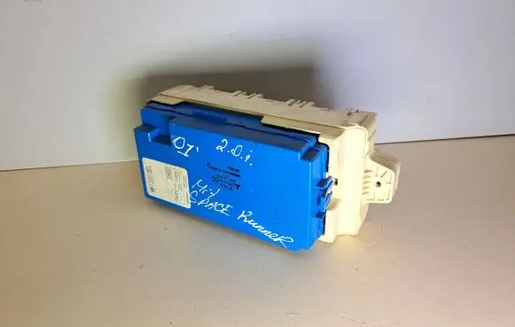 Mitsubishi Space Runner Fuse module MR445952 G8C500M 9J060142