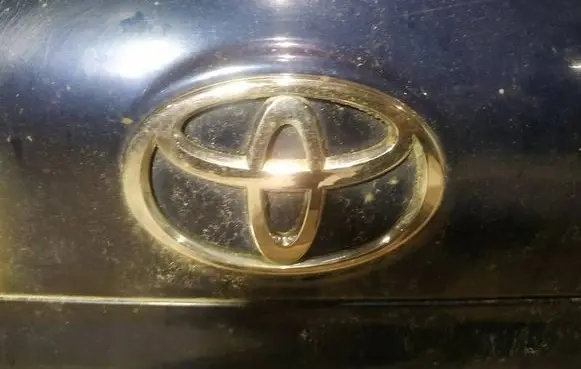 Toyota Corolla E120 E130 Manufacturer badge logo/emblem 