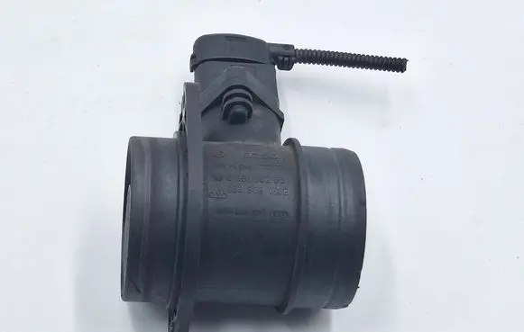 Volkswagen Golf V Mass air flow meter 0281002531 038906461B
