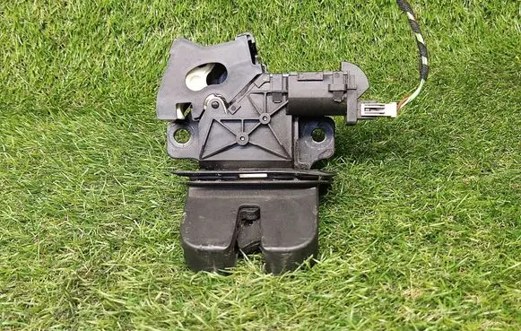 Audi A4 S4 B7 8E 8H Tailgate/trunk/boot lock/catch/latch 8P4827505A