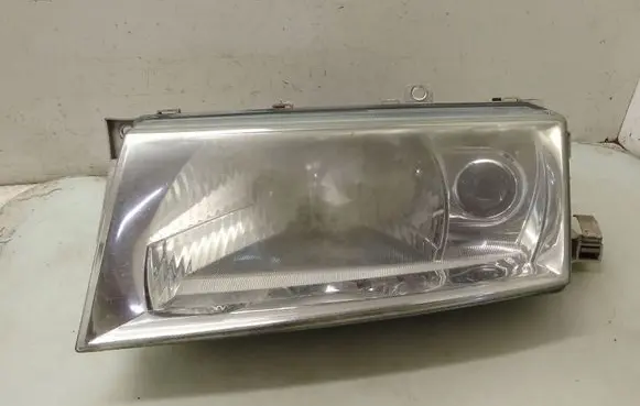 Skoda Octavia Mk1 (1U) Headlight/headlamp 1U1941015L