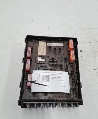 Volkswagen PASSAT B6 Fuse module