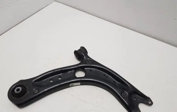 Volkswagen Golf VII Front lower control arm/wishbone 5Q0407152R