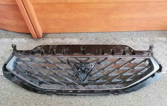 Seat Leon IV Front bumper upper radiator grill 5FA853651C