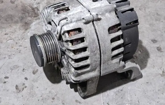 BMW 5 F10 F11 Generator/alternator 8578608 2622129A 414063390