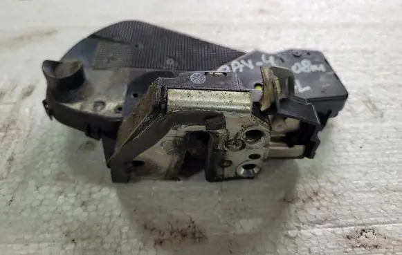 Loading door lock
