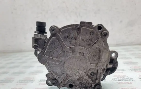 Volkswagen PASSAT B7 Vacuum pump 03L145100F