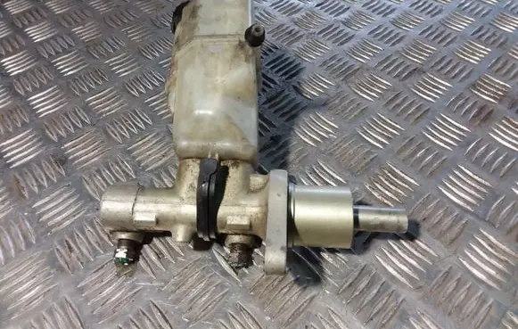 Peugeot 407 Master brake cylinder 9646980980