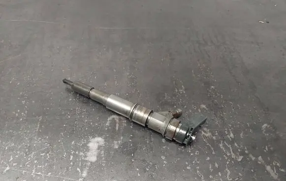 BMW 3 E46 Fuel injector 7789661