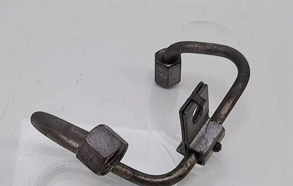 Fuel injector supply line/pipe