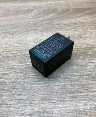 Volkswagen PASSAT B3 Other relay 3A0927181 175