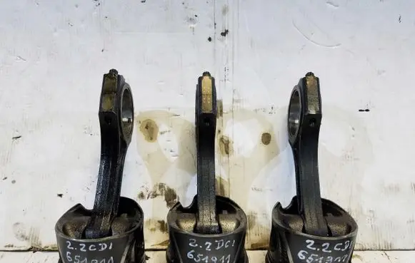 Mercedes-Benz E C207 W207 Piston with connecting rod