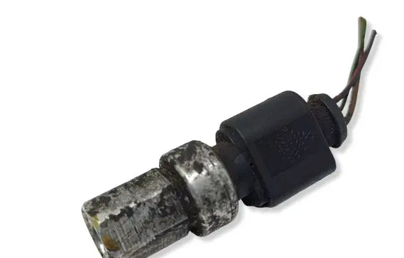 Volkswagen PASSAT B6 Air conditioning (A/C) pressure sensor 1J0973703