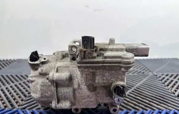 Toyota Prius (XW30) Air conditioning (A/C) compressor (pump) ES14C 0422000420