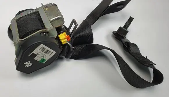 Mercedes-Benz B W245 Front seatbelt 1698608485