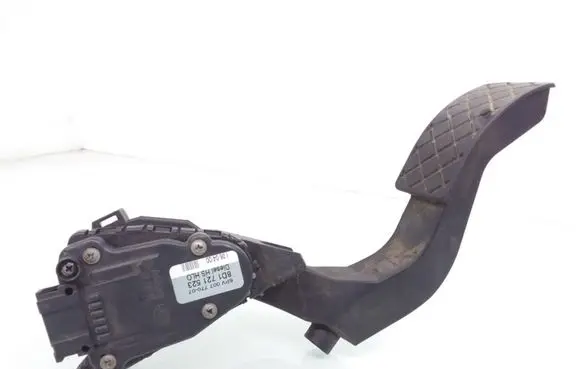 Volkswagen PASSAT B5 Accelerator throttle pedal 8D1721523 6PV007770