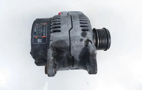 Volkswagen Golf IV Generator/alternator 0123310035 038903023G