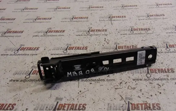 Mercedes-Benz B W245 Seat belt adjustment motor A1698600588