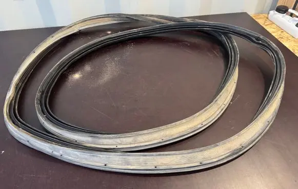 Dodge Durango Trunk rubber seal (body) 