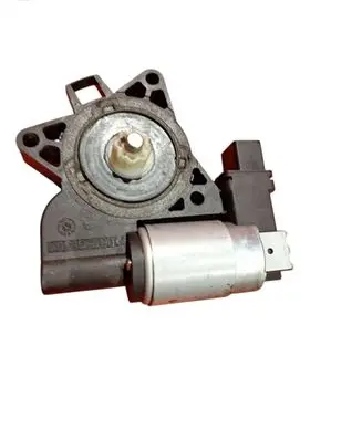 Mazda 3 I Front door window regulator motor G22C5858X CM011750 D77KX18