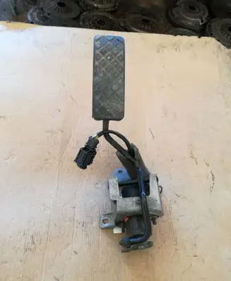 Audi A6 S6 C4 4A Accelerator throttle pedal 0205001032