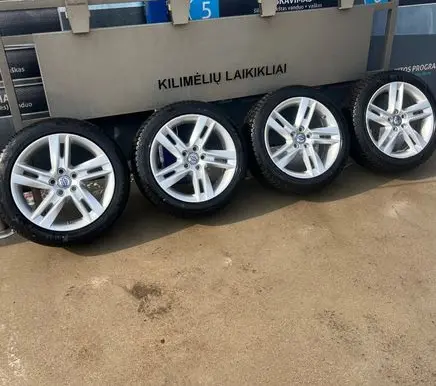 Volvo V60 R17 alloy rim 31381412
