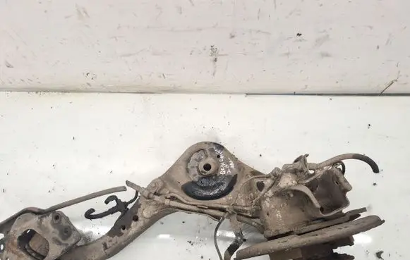 Nissan Qashqai+2 Rear wheel hub spindle/knuckle 