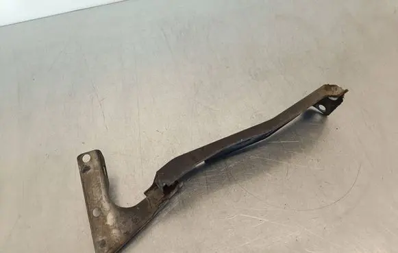 Audi A5 Sportback 8TA Fender mounting bracket 8T0821136A