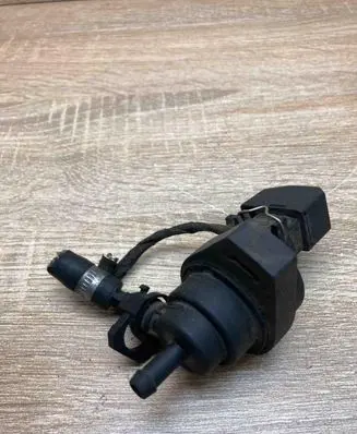 BMW 7 E38 Valve vacuum 1748875 02592030