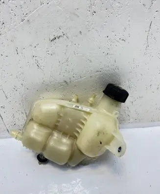 BMW X2 F39 Coolant expansion tank/reservoir 8687503