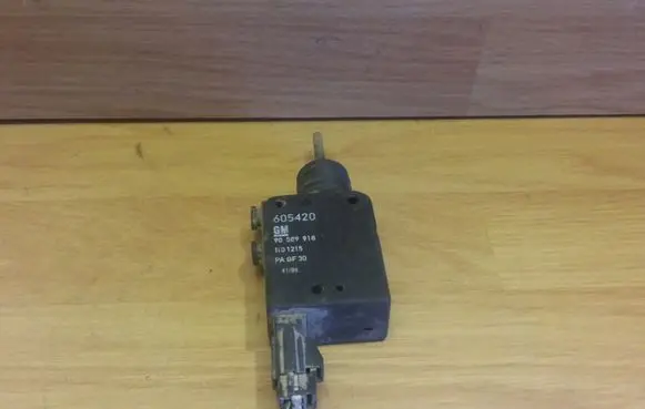 Opel Astra G Central locking motor 90589918 1101215