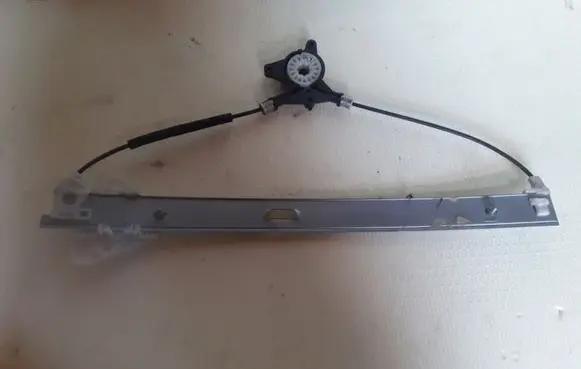 Mazda CX-7 Front window lifting mechanism without motor