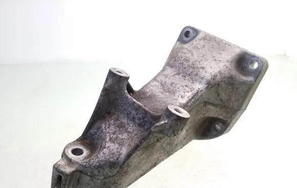 Mercedes-Benz E W211 Engine mounting bracket A6112230704