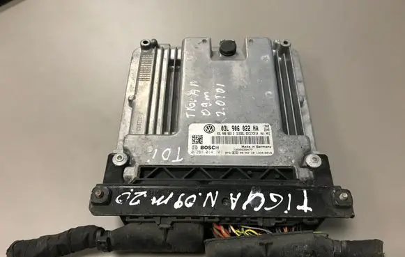 Volkswagen Tiguan Engine control unit/module 03L906022HA 0281014701