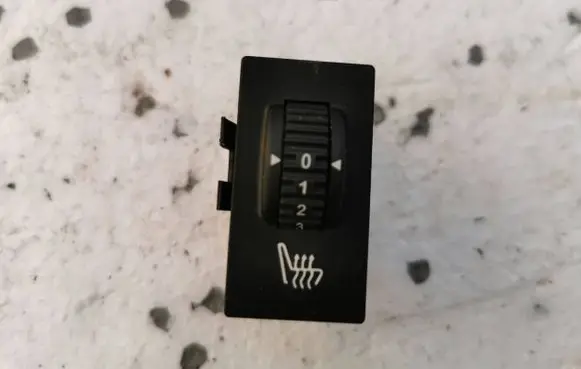 Peugeot 2008 I Seat heating switch 96619006XT 32419806 04M7