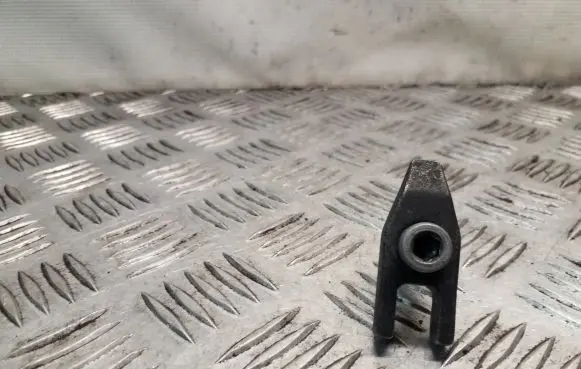 Hyundai Terracan Fuel Injector clamp holder