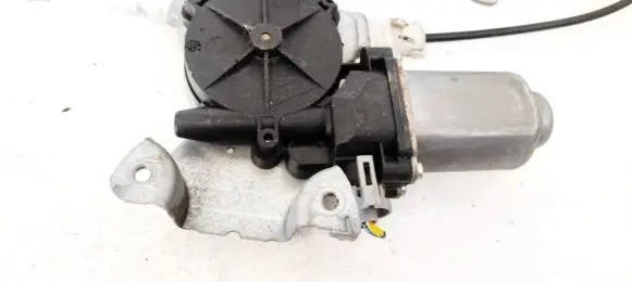 Nissan Pathfinder R51 Front door window regulator motor 400851