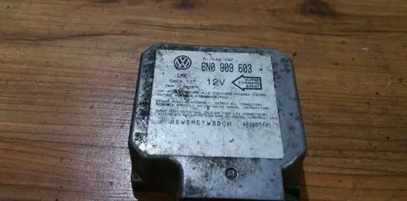 Volkswagen Golf III Airbag control unit/module 6n0909603 5wk4137