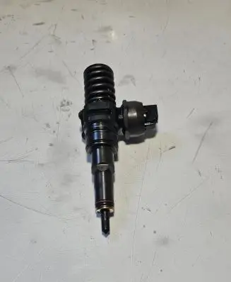 Audi A6 S6 C5 4B Fuel injector 038130073BA
