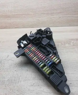 BMW 5 E60 E61 Fuse module 6906619